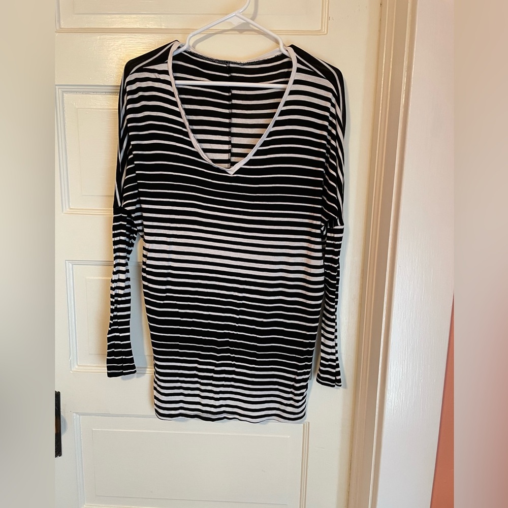 Dolman Sleeve Stripe Vneck. Fits Like Xl